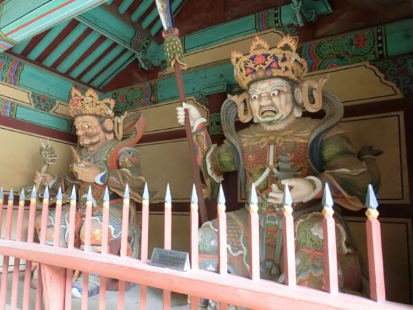 求礼の泉隠寺の四天王像