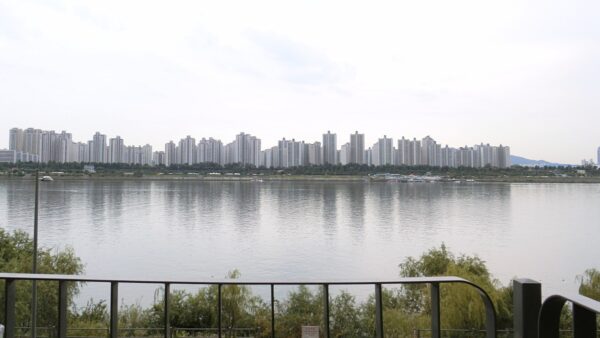 漢江公園トゥッソム地区から見た江南側の景色