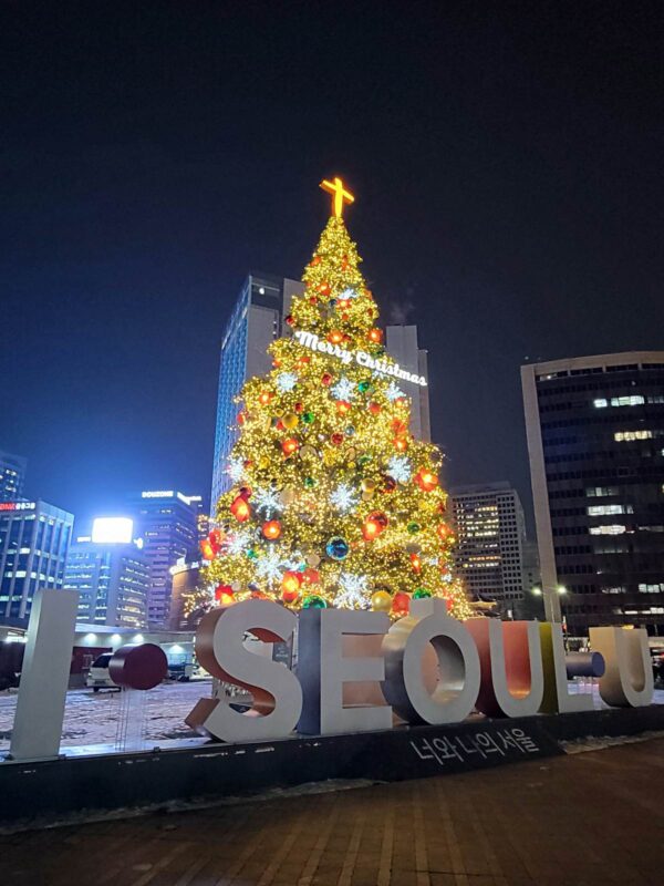 ソウル市庁広場のクリスマスツリー