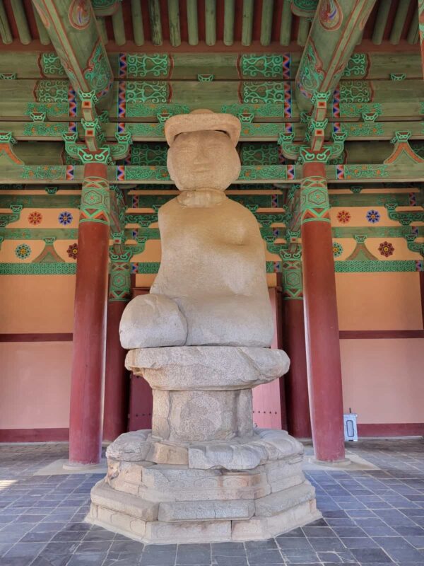 扶余の定林寺址の石仏坐像