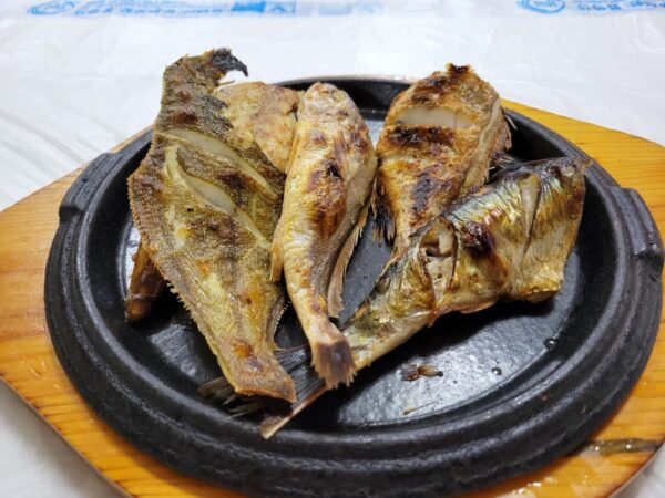 束草にある「アルチャンセンソングイ」の焼魚定食