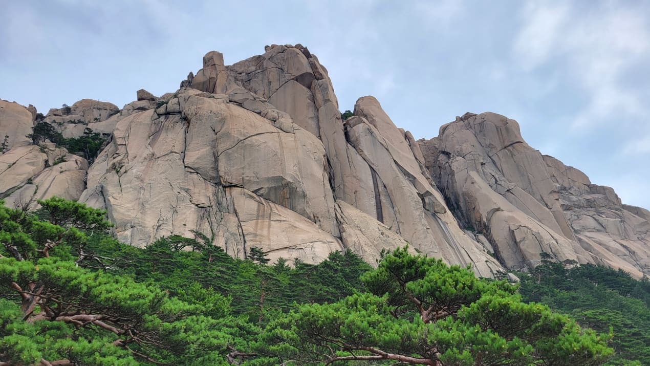 雪岳山の蔚山岩