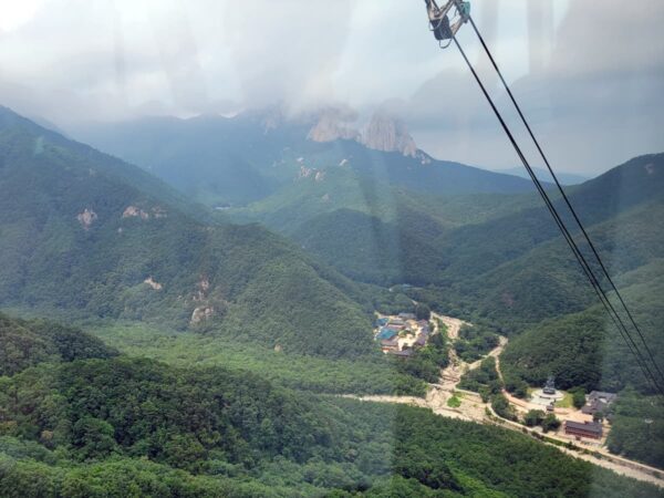 雪岳山の権金城のロープウェイから見た風景