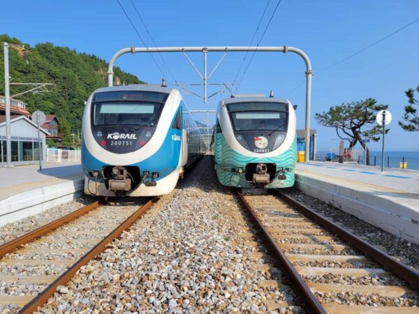 正東津駅に停車中のヌリロ号