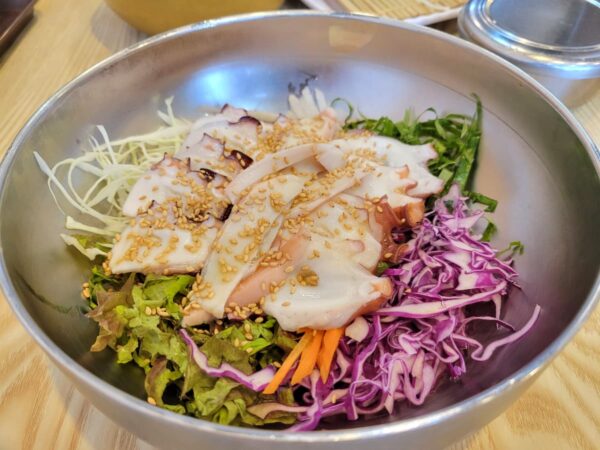 墨湖にあるタコ料理専門店「ムコムノ1936」のタコムルフェ