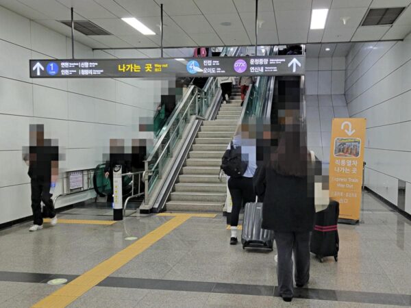 2025年A'REXソウル駅から地下鉄への乗り換え通路