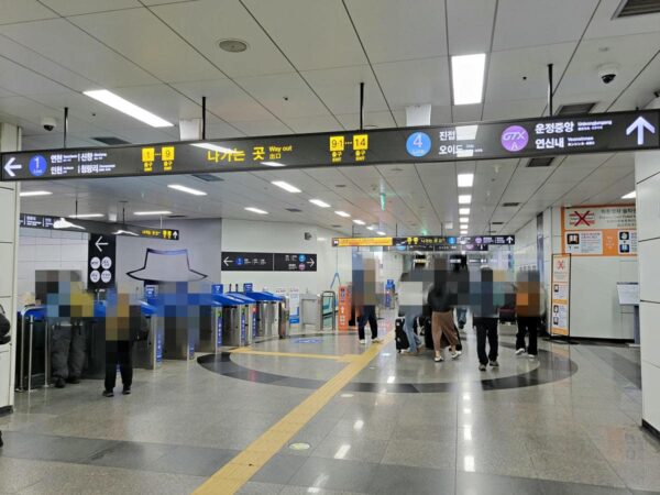 2025年A'REXソウル駅から地下鉄1号線と4号線への乗り換え分岐点