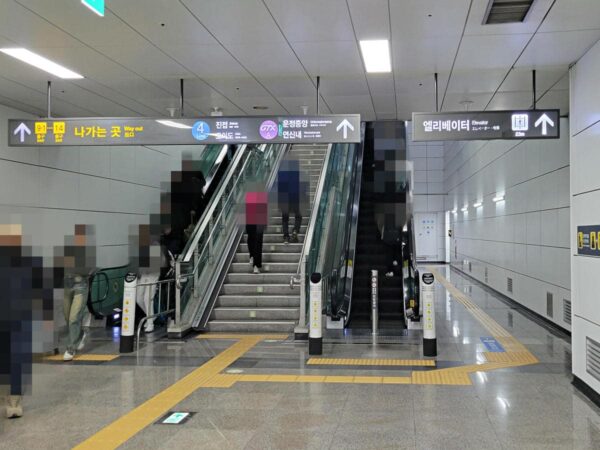 2025年A'REXソウル駅から地下鉄4号線への乗り換え通路