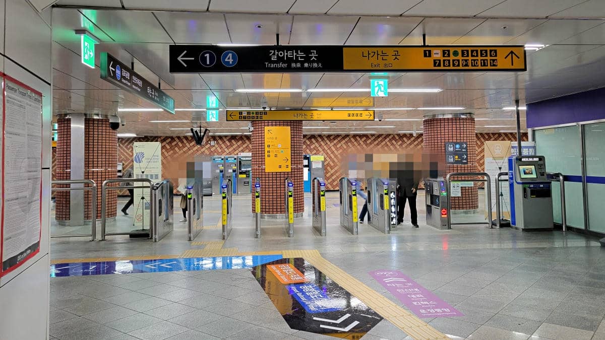 2025年A'REXソウル駅から地下鉄4号線への乗り換え通路