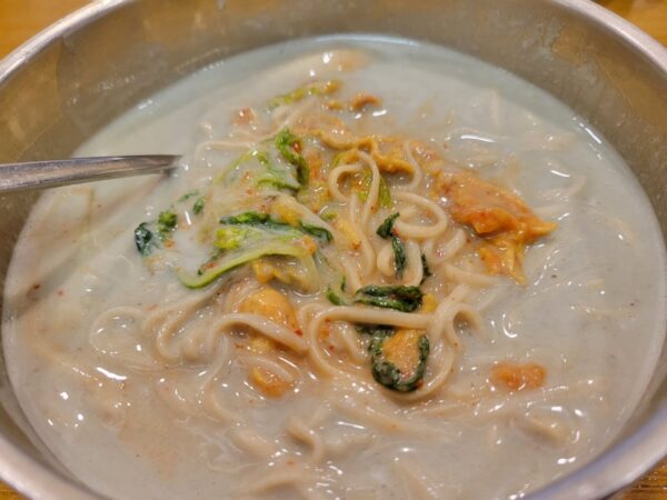 エオゲにある豆腐専門店「黄金コンパッ」のコングッス
