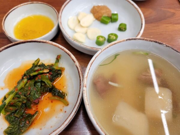 広蔵市場にある「ヒョンジェユッケ」の料理