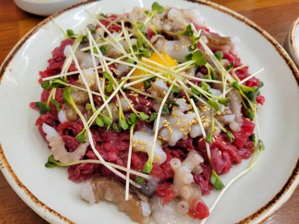 広蔵市場にある「ヒョンジェユッケ」のユッケタンタンイ