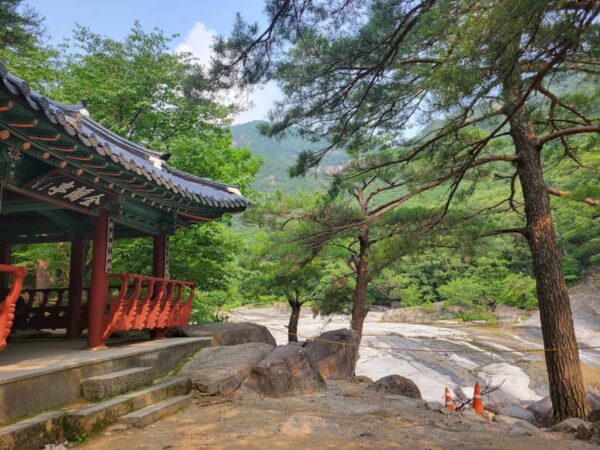 「恋人~あの日聞いた花の咲く音~」のロケ地、武陵渓谷の金蘭亭
