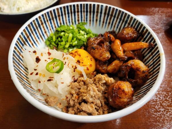 サウィ食堂の韓牛ホルモン丼
