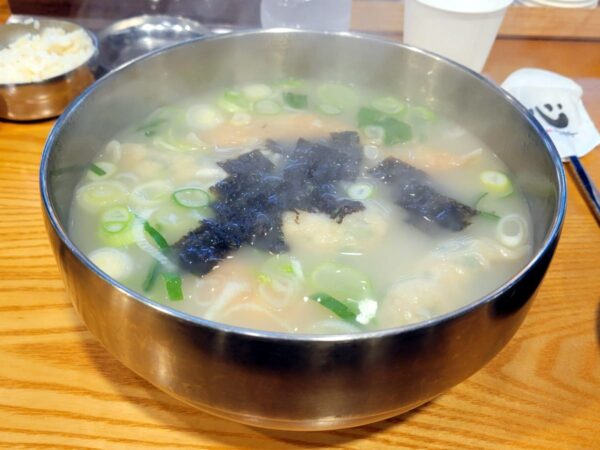 「シムガネカルグッス」のマンドゥグッ