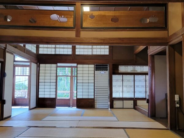 「文化共感・水晶」の2F室内