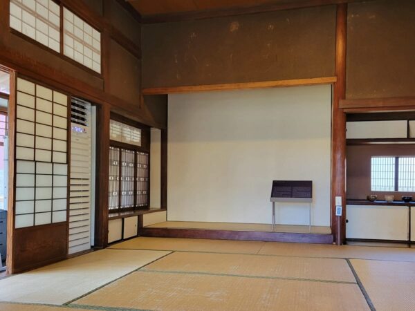 「文化共感・水晶」の2F室内