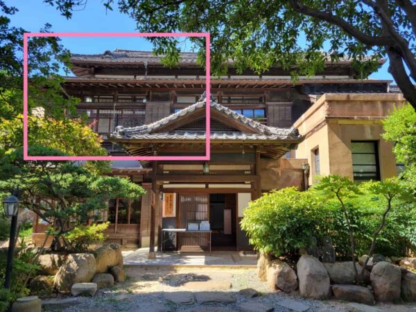 「文化共感・水晶」の外観