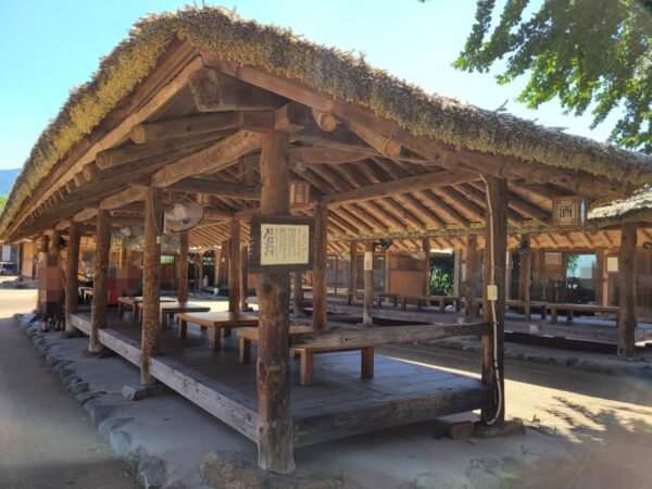 河東郡にある崔参判宅横の土地マウル市場