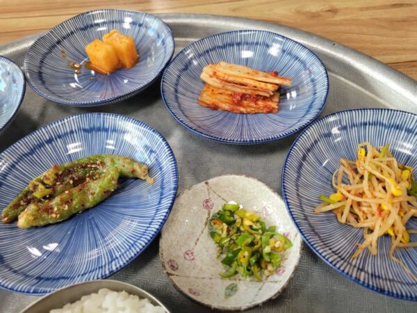 河東にある「ミミ食堂」の料理