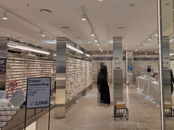 MIMILIINE明洞店の2階はアクセサリー売り場