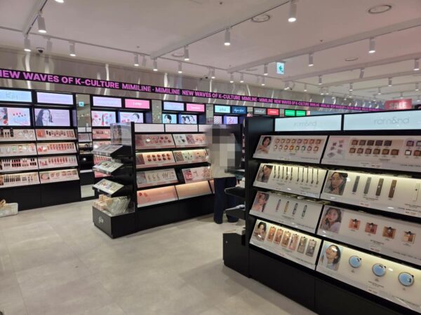 MIMILIINE明洞店の4階はコスメと食品売り場