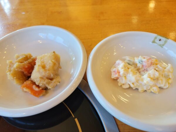 晋州城の前にある「ユジョンジャンオ」の料理