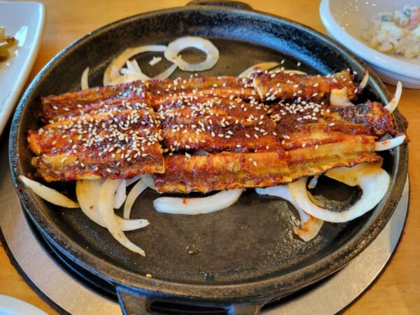 晋州城の前にある「ユジョンジャンオ」の焼き鰻