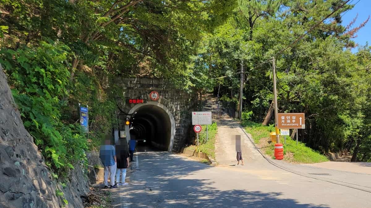 月淵亭近くのヨンピョントンネルは映画「トンケの蒼い空」の撮影地