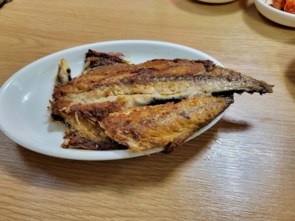 釜山のチャガルチにある五福食堂の焼き鯖