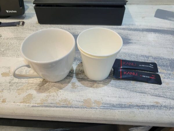 誠信女子大入口にあるDHネサンスホテルのコーヒーセット