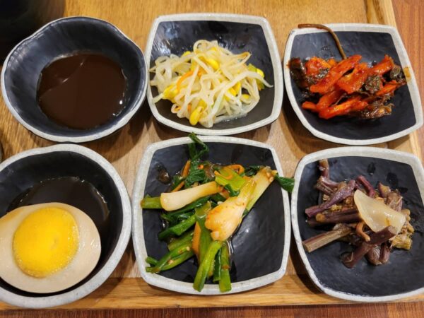 eマート弥阿店1Fにある「イーティン オンマパッサン」の料理