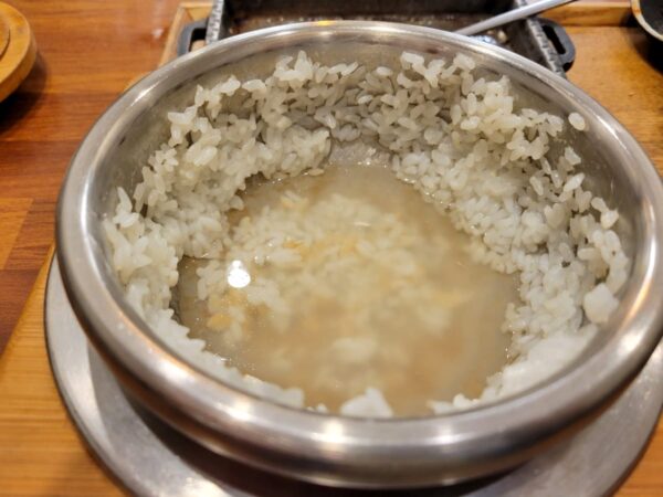 eマート弥阿店1Fにある「イーティン オンマパッサン」のお釜ご飯で作ったヌルンジ