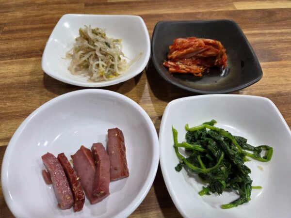 明洞にある「イェジ粉食」の料理