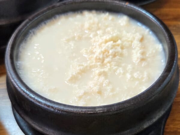 水原の八達門近くにある「ハンボンソクハルモニスンドゥブ」のスンドゥブ