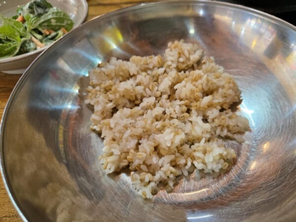 水原の八達門近くにある「ハンボンソクハルモニスンドゥブ」の料理