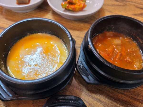水原の八達門近くにある「ハンボンソクハルモニスンドゥブ」の料理