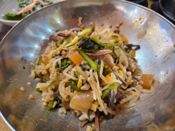 水原の八達門近くにある「ハンボンソクハルモニスンドゥブ」の料理