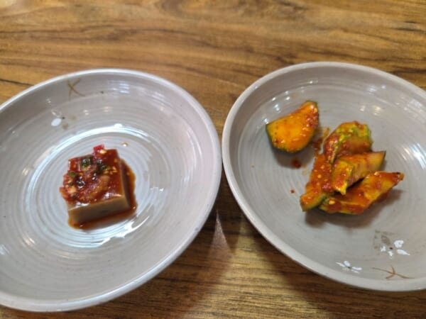水原の八達門近くにある「ハンボンソクハルモニスンドゥブ」の料理