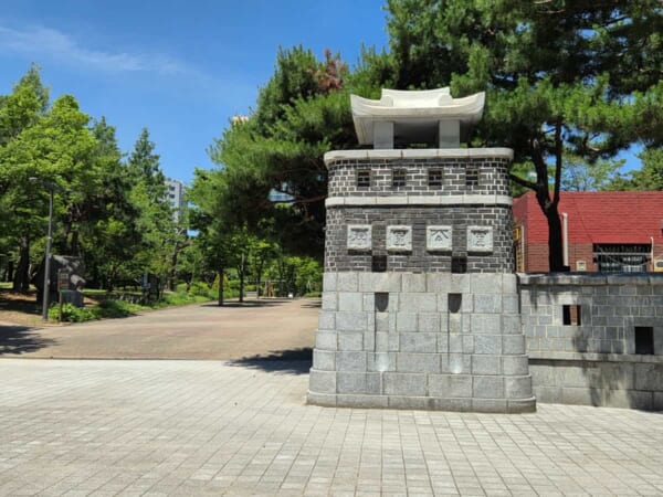 水原にある孝園公園の入口
